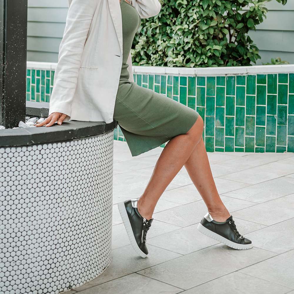 Luna Lace-Up Sneaker - Black